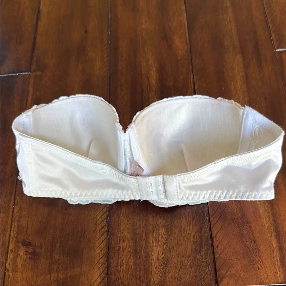 Victoria Secret Vintage Elegant White Lace Strapless Bra
